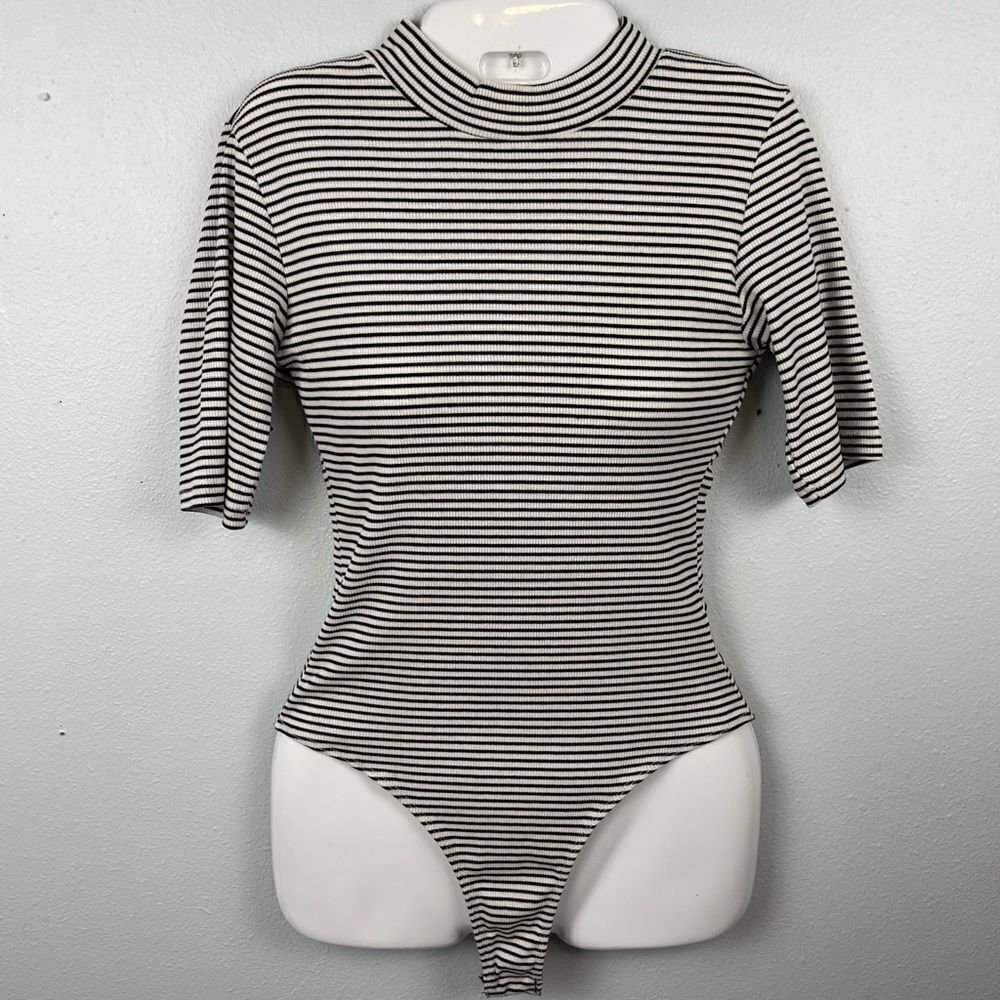 Hearts & Hips Black and White Striped Bodysuit Size L EUC